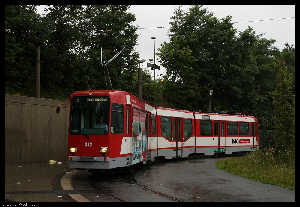 Am 06. August 2010 nutzte ich die Variobahn-Krise in Nrnberg aus, um den N-Wagen 372 in der Wendeschleife Erlenstegen zu fotografieren.