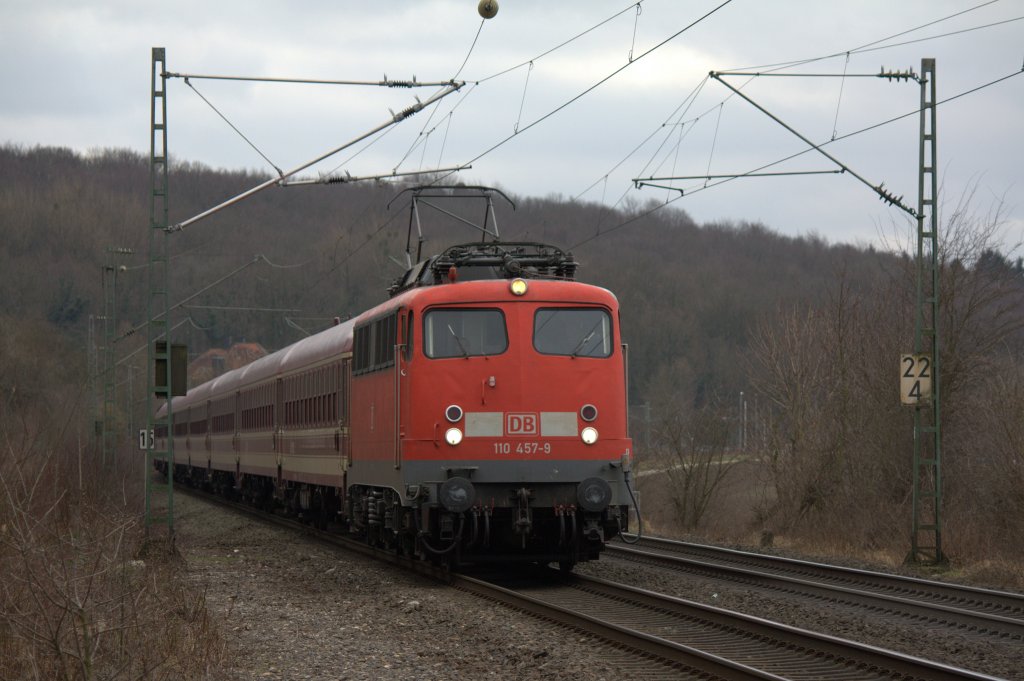 Am 06.02.2011 zog die frisch Entklebte 110 457-9 (ex-AEG) den 13944 von Aachen nach Mnster durch bach-Palenberg.
