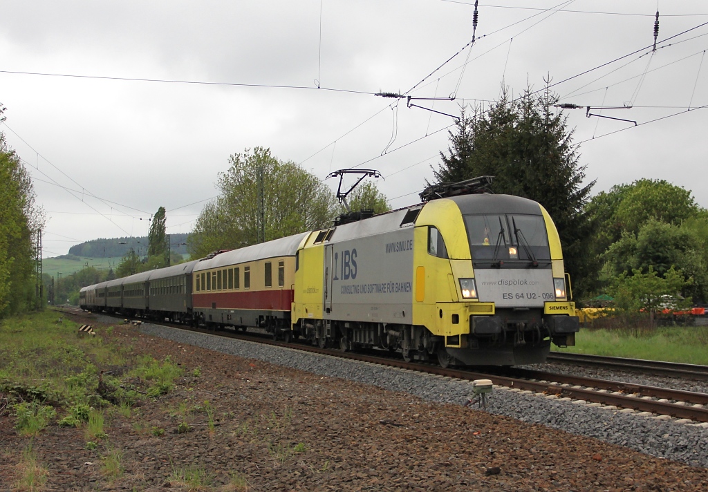 Am 06.05.2012 war 182 596 mit einem Fuballsonderzug von Ingolstadt nach Braunschweig unterwegs und kam auf ihrer Fahrt am frhen Vormittag auch durch Eschwege West. Aufgenommen ist das Bild nahe des B Eltmannshausen/Oberhone.