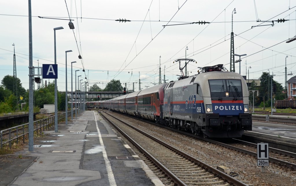 Am 06.07.12 gab es in Freilassing einen Polizeieinsatz. 1116 250 fuhr mit einem RJ Richtung Wien.