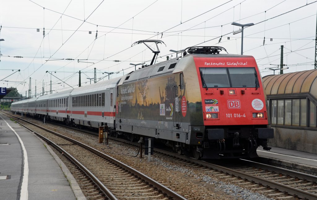 Am 06.07.12 hatte das ehemalige hssliche Entlein 101 016 den Auftrag den EC 115 nach Klagenfurt zu bringen. Hier verlsst sie Freilassing Richtung Salzburg.