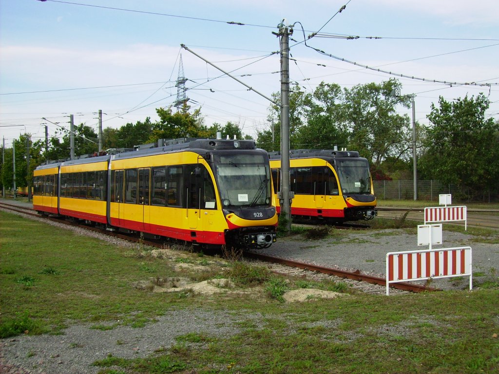 Am 06.10.2012 konnte beim  Tag der offenen Tr  im Betriebshof West der Karlsruher Verkehrsbetriebe die beiden Neuen in Form von Tw 928 und 930 gesichtet und erstmalig bildlich festgehalten werden.