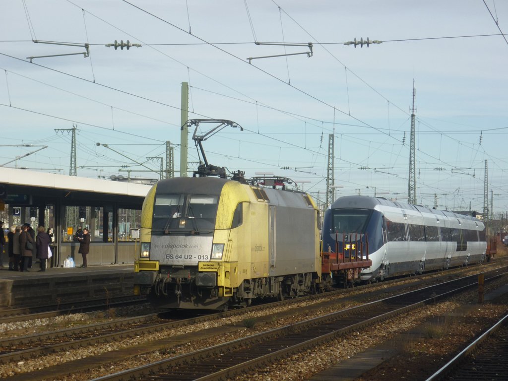 Am 06.12.2009 konnte ich die ES 64 U2-013 den Dnischen Diesel Triebzug von Italien in Richtung Dnemark berfhrt wurde. Fotografiert in Mnchen Ost.