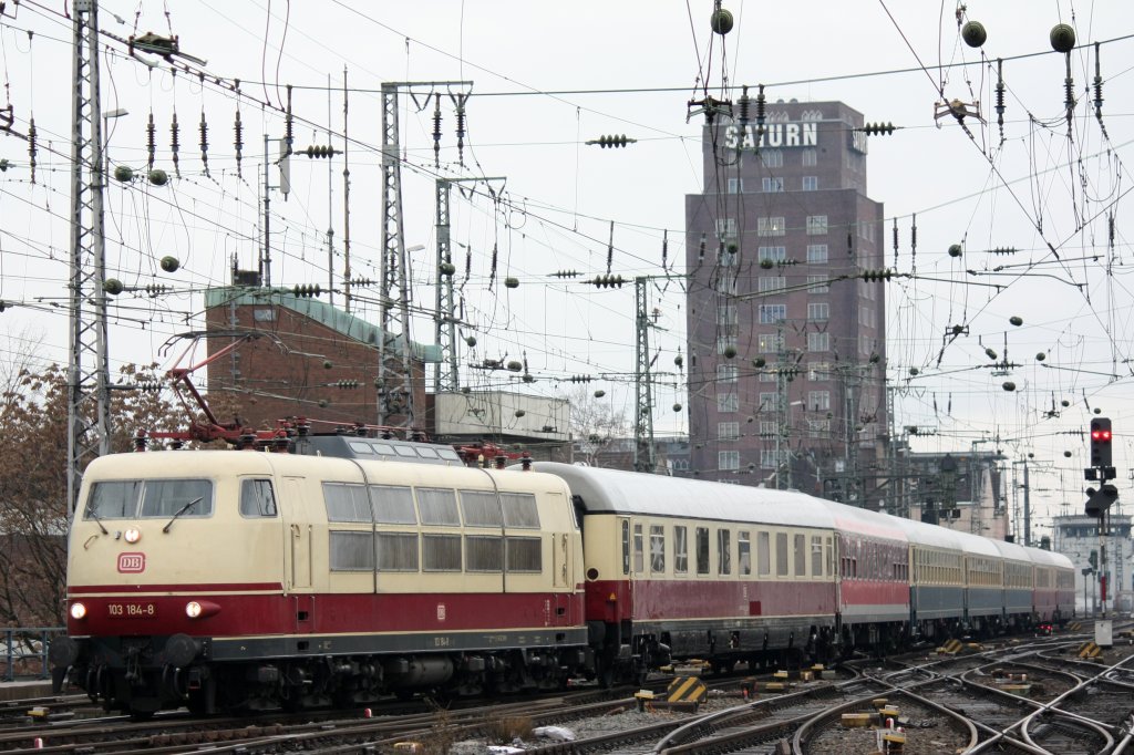 Am 07.01.2011 bespannte 103 184-8 den IC 2410 von Kln Hbf nach Flensburg, hier bei der Bereitstellung in Kln Hbf.