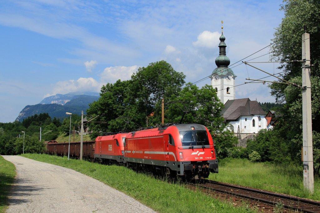 Am 07.06.12 kamen 541 105 und 1116 125 mit dem DG 45419 Villach Sd Gvbf-Ausfgr - Ljubljana Zalog in Finkenstein vorbei.