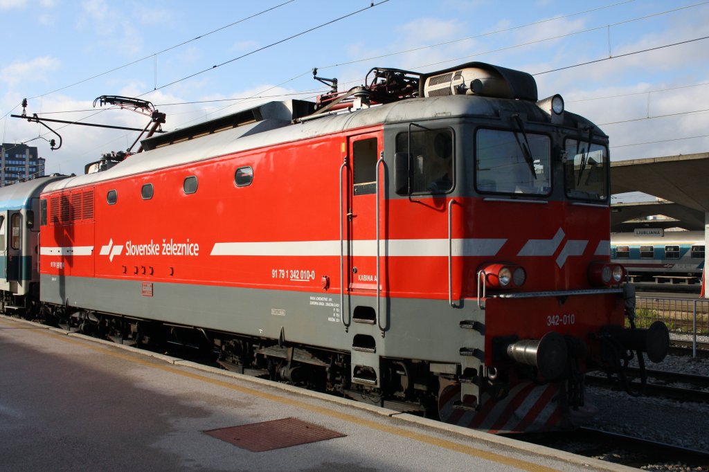 Am 07.11.09 war die 342-010 in Ljubljana (SLO) am Hbf zu sehen.