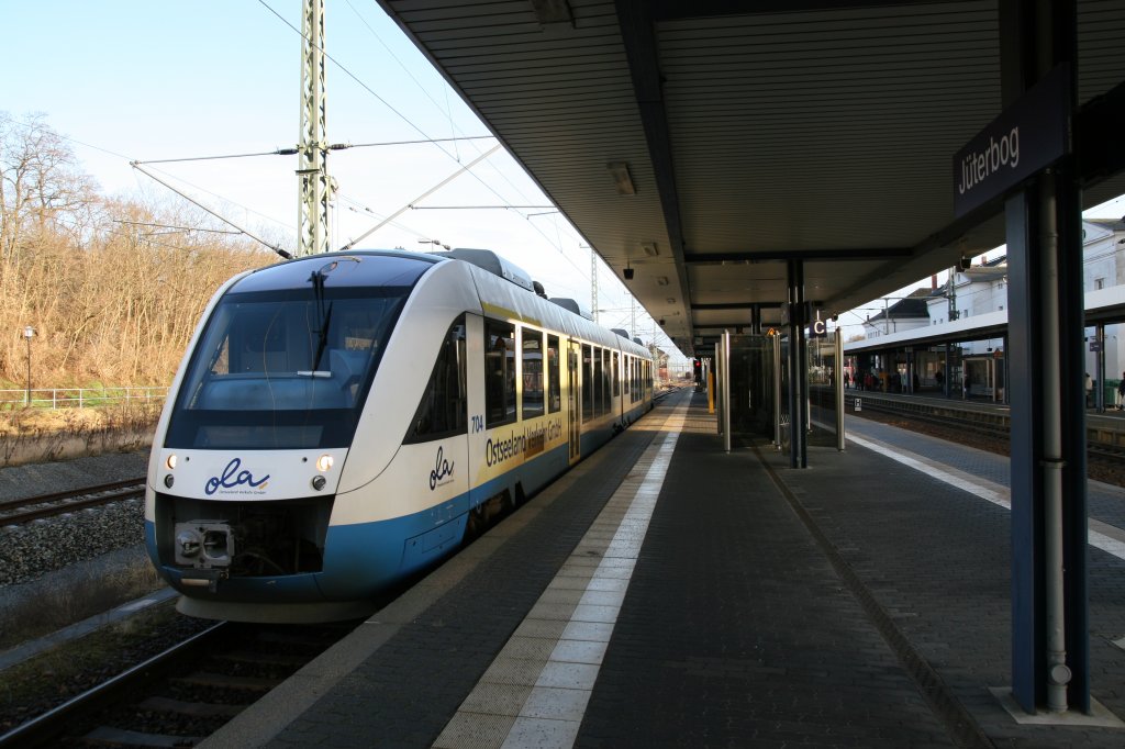 Am 08.01.2008 fuhr VT 704 der OLA als Ersatz fr einen defekten Desiro auf der Strecke von Jterbog nach Berlin Wannsee ber Beelitz Stadt hier aufgenommen in Jterbog