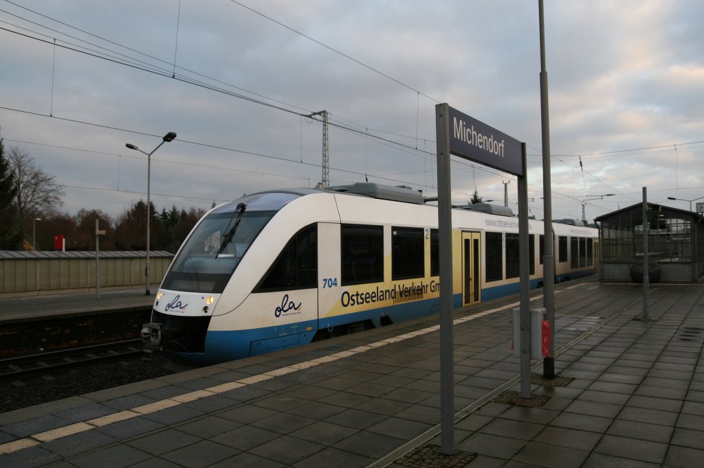 Am 08.01.2008 Half VT 704 der OLA bei der Mrkischen Regiobahn auf der Strecke Berlin Wannsee-Jterbog aus hier aufgenommen in Michendorf.