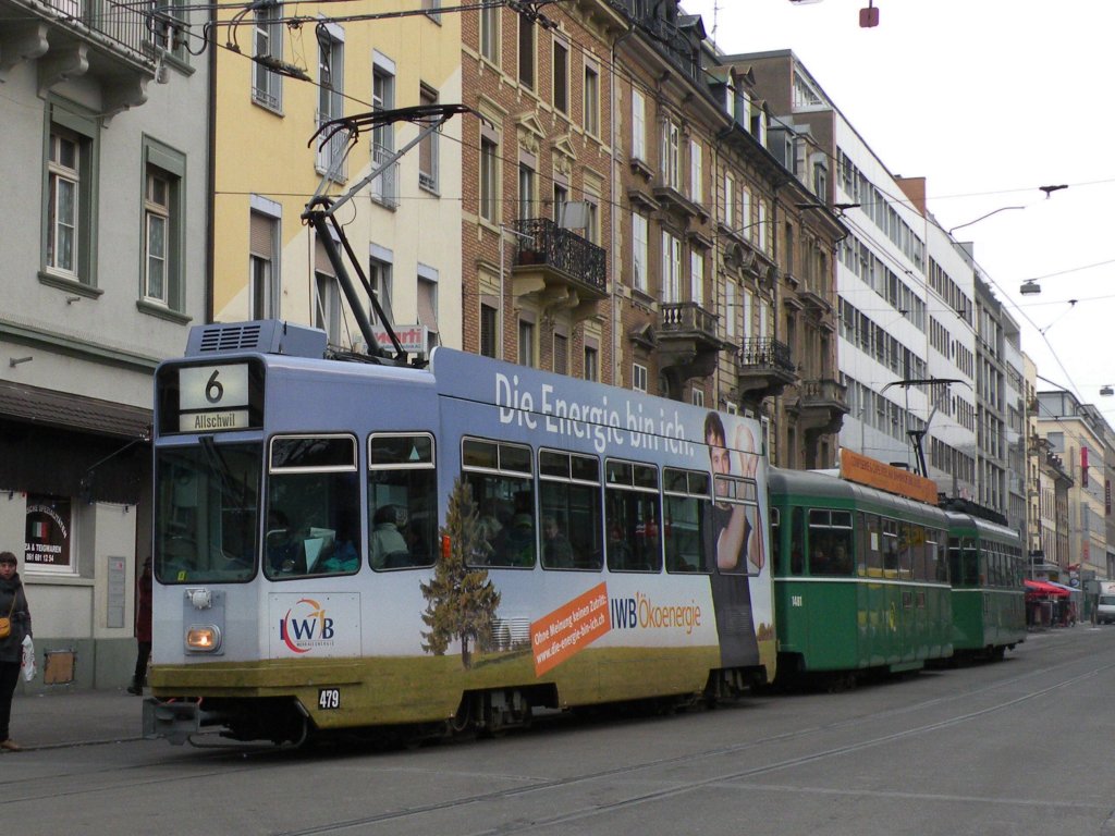 Am 08.02.2012 wurde ein Dreiwagenzug mit dem Be 4/4 479 und der IWB Vollwerbung, dem B4S 1481 und einem Be 4/4 auf der Linie 6 eingesetzt. Hier fhrt der Zug zur Haltestelle Claraplatz.