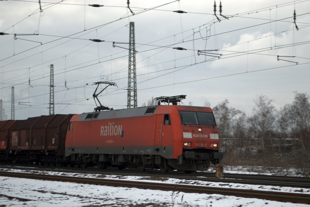 Am 08.02.2013 war 152 116 damit beschftigt, einen Gterzug durch Bochum-Riemke zu befrdern.