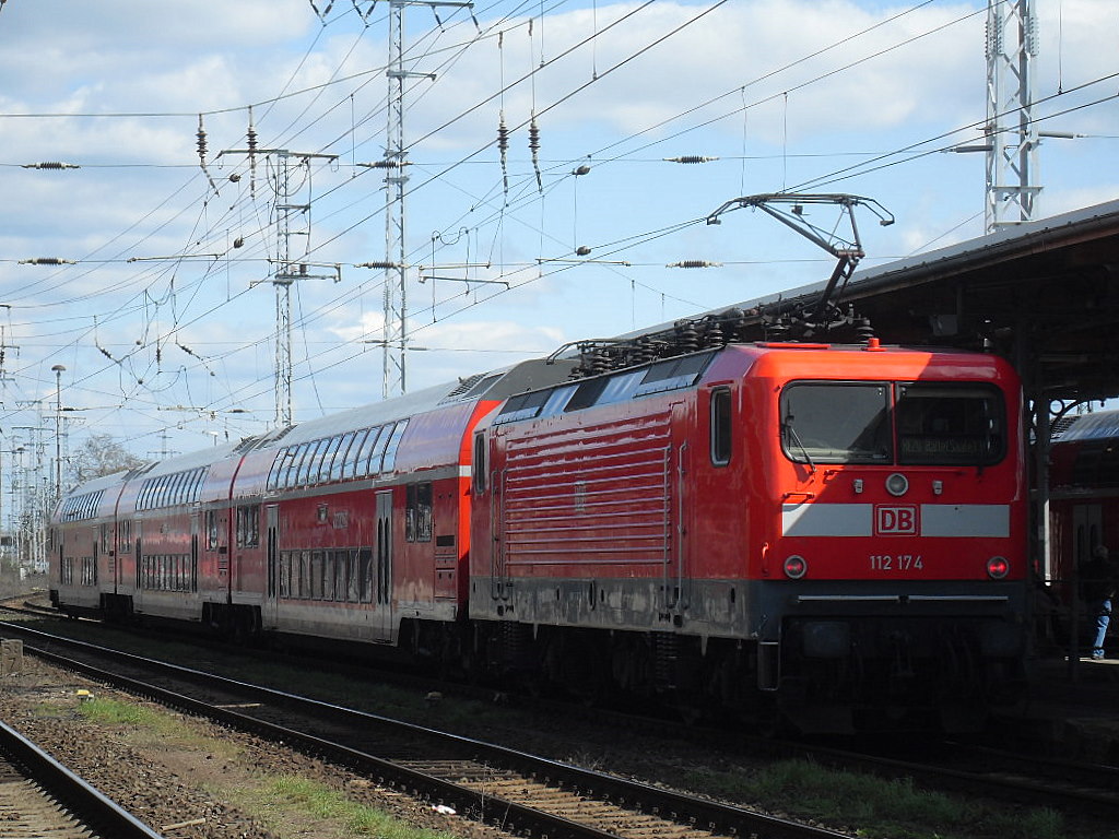 Am 08.04.2012 fuhr 112 174 die RE 20 nach Halle/Saale.