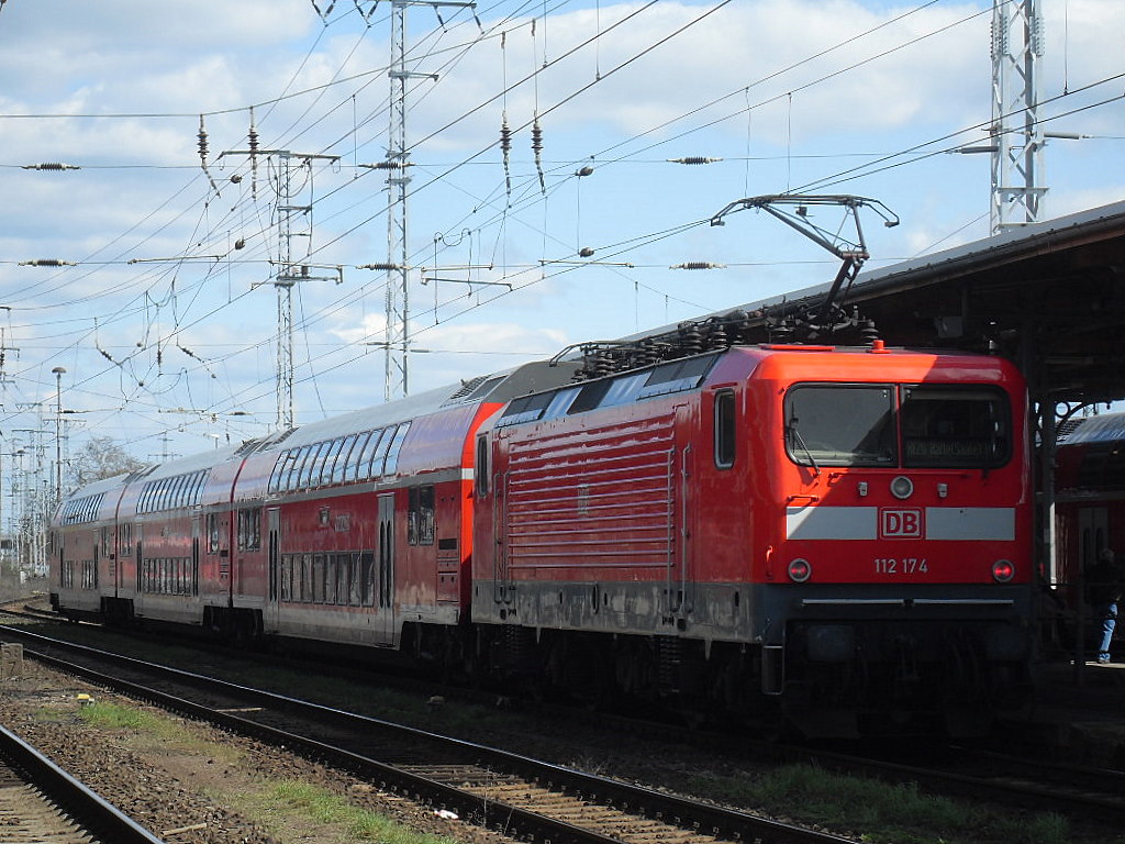 Am 08.04.2012 fuhr 112 174 die RE 20 nach Halle/Saale.