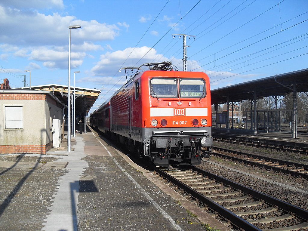 Am 08.04.2012 fuhr 114 007 die RE 20 nach Uelzen.