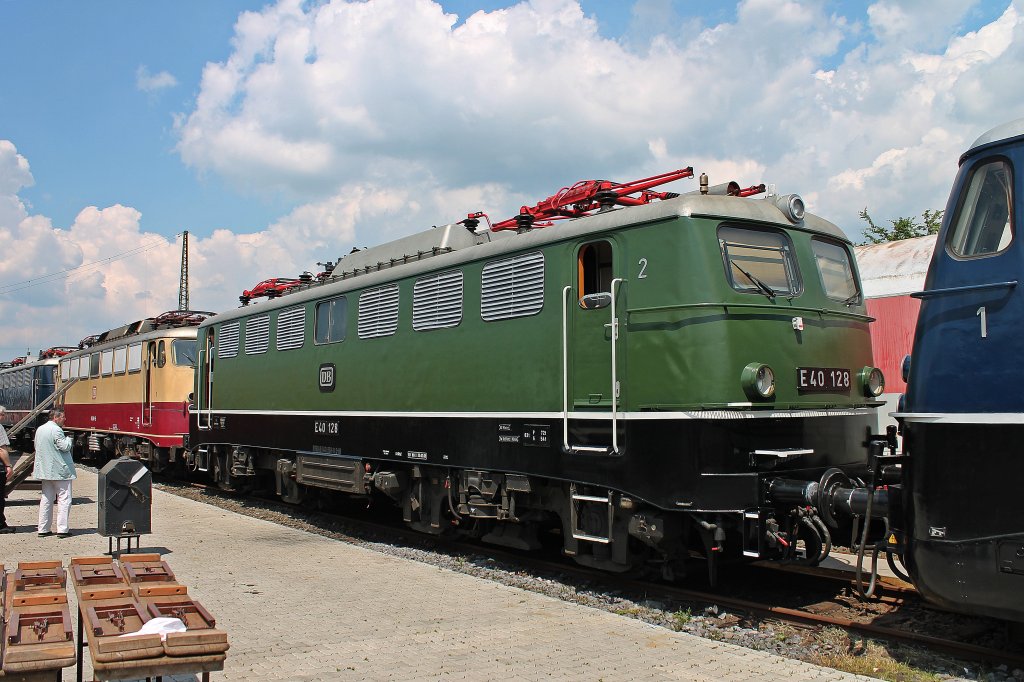Am 08.06.2013 stand E40 128 im DB Museum Koblenz-Ltzel zwischen der 113 311-9 und der E10 348.