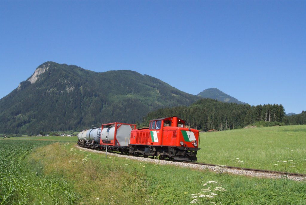 Am 08.07.2010 fuhr die VL12 mit dem Gterzug 79872 nach Unzmarkt bei Niederwlz.