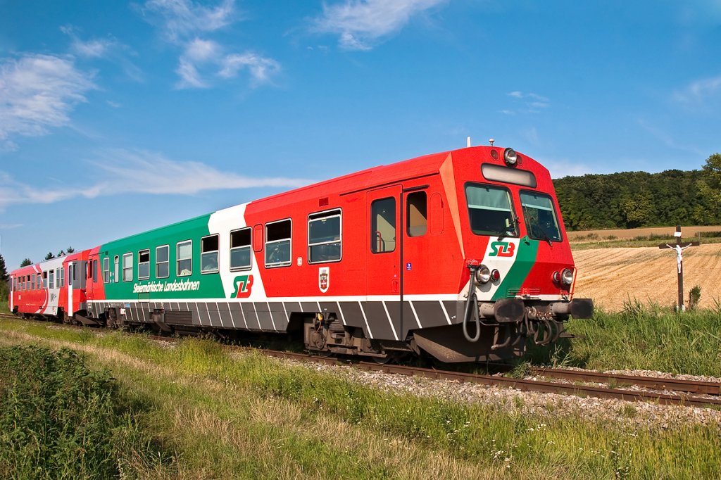 Am 08.08.2010 als REX 7399 unterwegs: 5047 090 und 5047 402 kurz nach Mollmannsdorf.