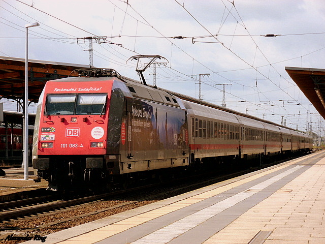 Am 08.09.2012 kam auch noch die 101 083 mit dem IC 2422 nach Wolgast in Stendal an.