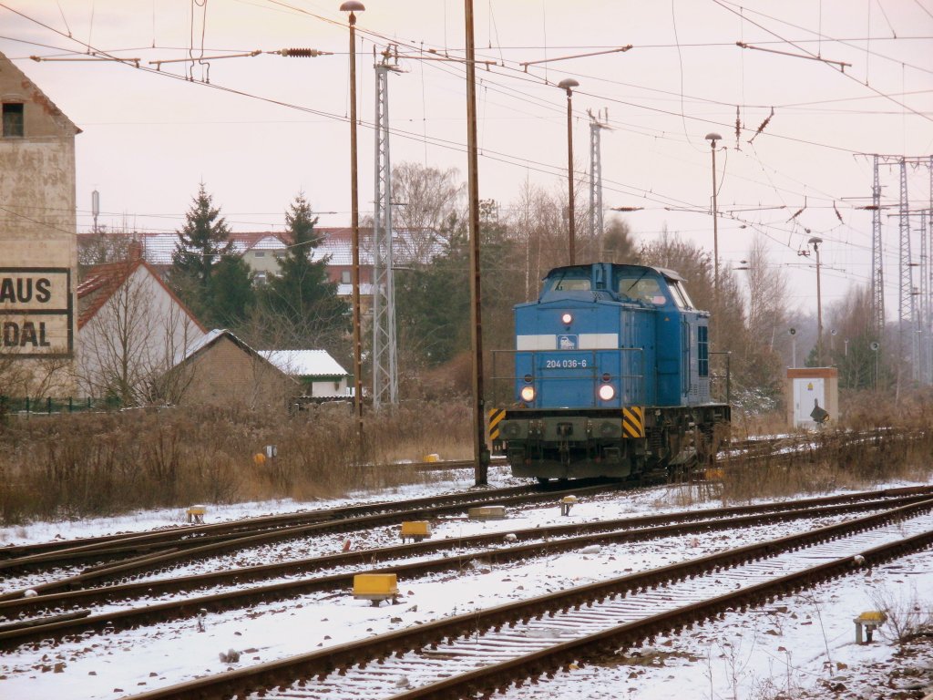 Am 08.12.2012 rangierte 204 036 in Stendal und fuhr dann Lz wieder nach Niedergrne.