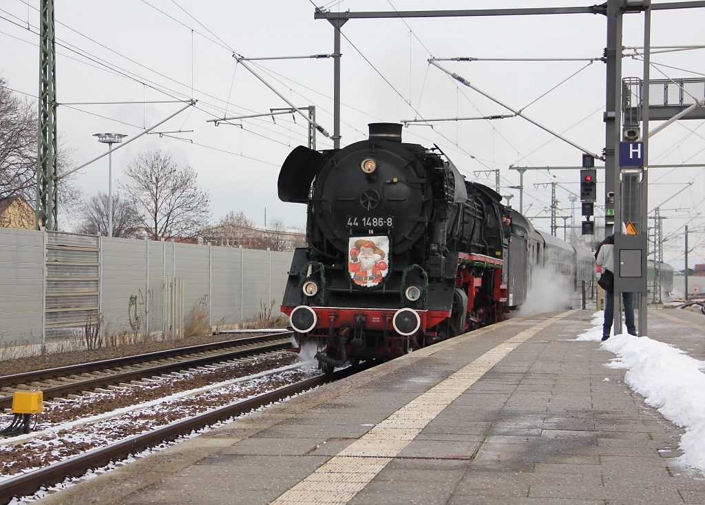 Am 08.12.2012 wurde in Erfurt noch ein weiterer Sonderzug erwartet. Dieser wurde mit 44 1486-8 herangebracht.