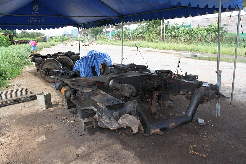 Am 08.Juni 2012 befanden sich im Phahon Yothin Yard 2 Drehgestelle der Lok-BR 33 (ex CK5 00x) zur Aufarbeitung.