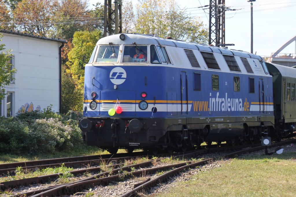 Am 08.und 09.10.2011 fand im BW Weimar das DR Schnellzugloktreffen statt.Man beachte den  Zugschluss  von Infraleuna 205. 09.10.2011.