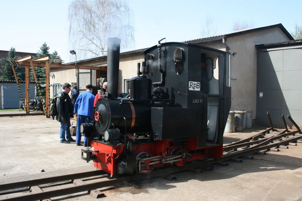 Am 09. und 10.04.2011 fand in Chemnitz-Hilbersdorf das 9.Feldbahn- und Alttraktorentreffen statt.Auf 600mm tuckerte und dampfte es ordentlich.Zu Gast war  Leo70  aus Rittersgrn.10.04.2011.