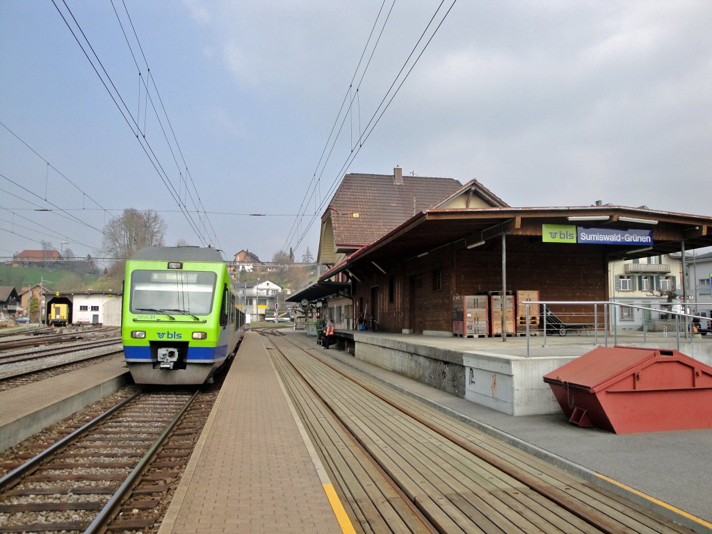 Am 09.04.2010 steht der NINA RABe 525 031-1 in Sumiswald-Grnen. Dieser Bahnhof ist seit letztem Dezember leider eine Endstation.