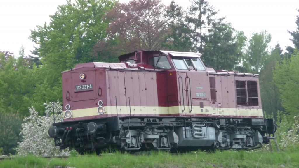 Am 09.05.2010 war 112 331-4 der Osts�chsischen Eisenbahnfreunde auf der ehemaligen KBS 233 (L�bau-Cunnewalde-Bautzen)unterwegs. Allerdings f�hrt die Strecke nur noch etwa 1,5 Kilometer aus L�bau hinaus. Dieses Teilst�ck wurde an diesem Tag f�r F�hrerstandsmitfahrten genutzt.