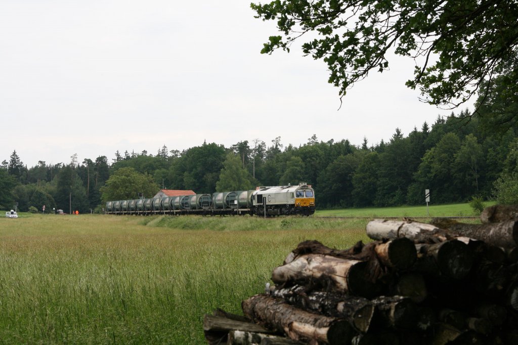 Am 09.06.11 war 247 047-4 mit einem Mllzug nach Kastl am Bslhusl unterwegs.