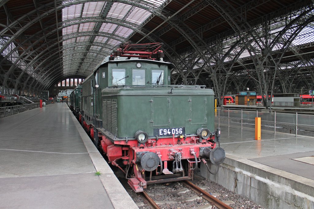 Am 09.08.2013 stand E94 056 vor den anderen Museumsloks auf dem Luseuumsgleis in Leipzig Hbf.