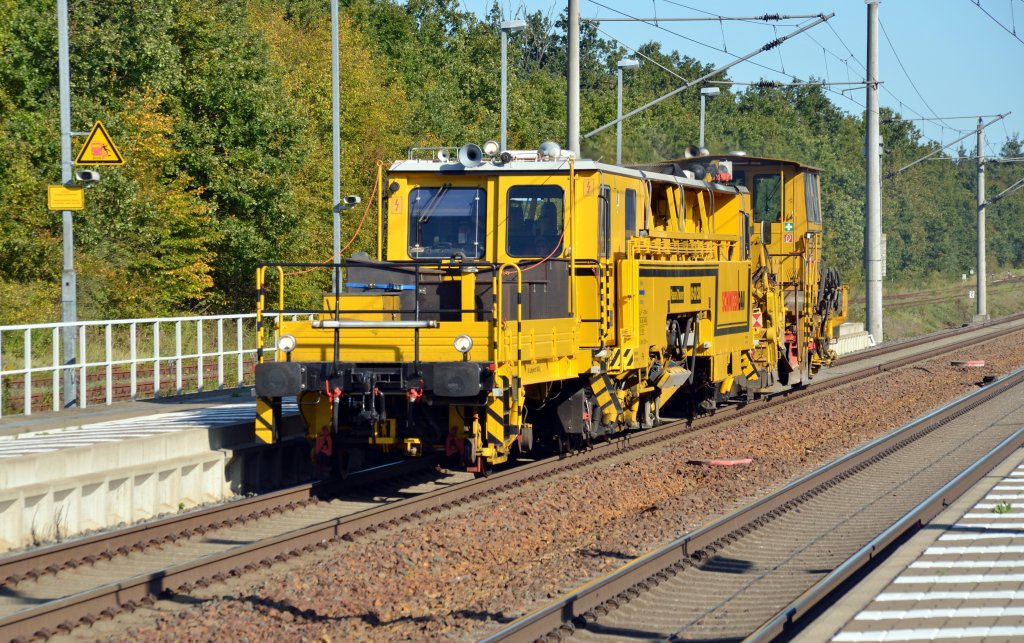 Am 09.10.11 fuhren eine Stopfmaschine sowie eine Profiliermaschine der Firma Schweerbau durch Burgkemnitz Richtung Bitterfeld.