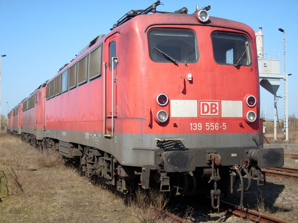 Am 09.April 2009 stand die 139 556 noch in Mukran,inzwischen ist die Lok zur Verschrottung abgefahren wurden.