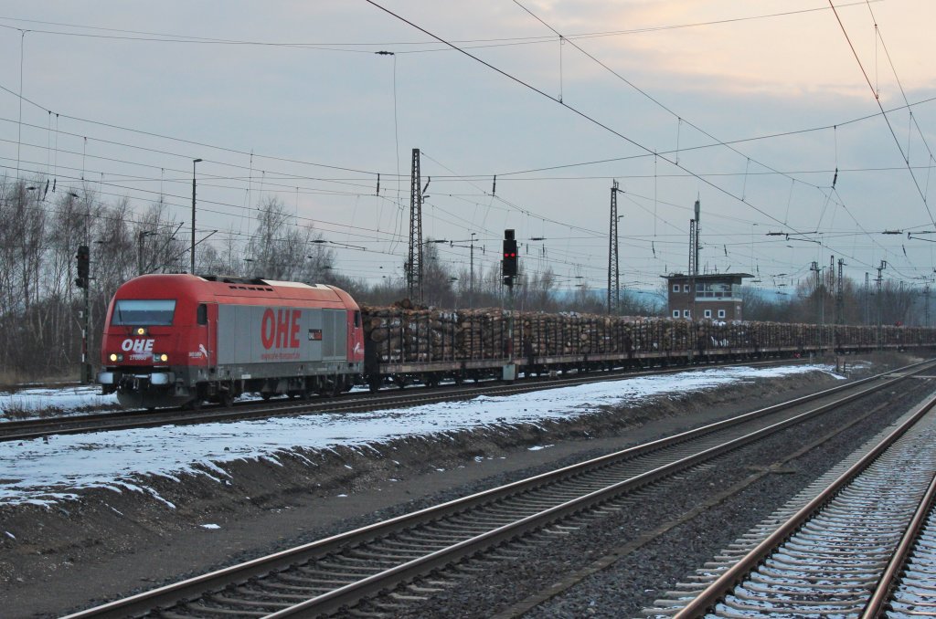 Am 09.Februar 2013 durchquerte OHE 270 080 (223 101) mit einem leeren Holzzug Elze in Richtung Hildesheim.