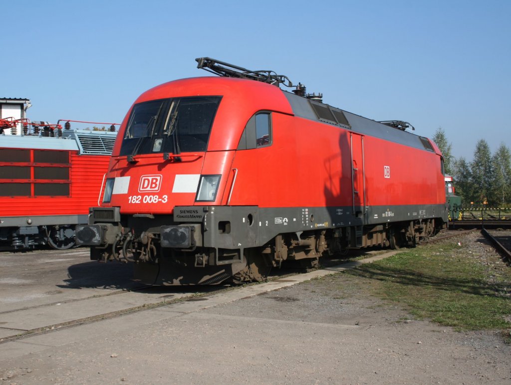 Am 09.und10.10.2010 fand im Eisenbahnmuseum Weimar der Saisonausklang statt.Mit dabei war 182 008.10.10.2010.