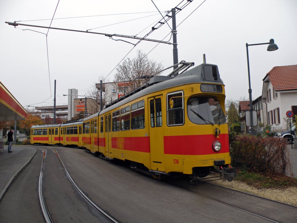 Am 10. November 2011 hat fr den Dwag 136 die letzte Stunde geschlagen. Der Wagen macht an einer grossen Rettungsbung in Aesch mit. Dabei wird der Wagen bei einem Bahnbergang umgeworfen. Die Aufnahme stammt vom 10.11.2011.