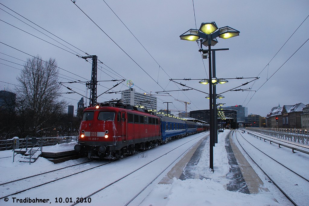 am 10.01.2010 in Berlin Zoologischer Garten der D 441/443 nach Kiev/Moskau mit 113 268
