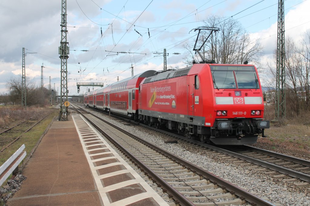 Am 10.03.2013 schob 146 111-0 mit Ceromol Lackauffrischung und neuer Werbung einen RE nach Offenburg. Hier ist die schne Lok bei der Ausfahrt aus Orschweier.