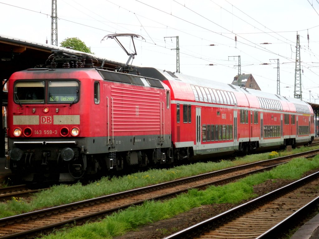 Am 10.05.2013 kam 143 559 mit einem RE 20 aus Halle(Saale) in Stendal an und fuhr weiter nach Uelzen.