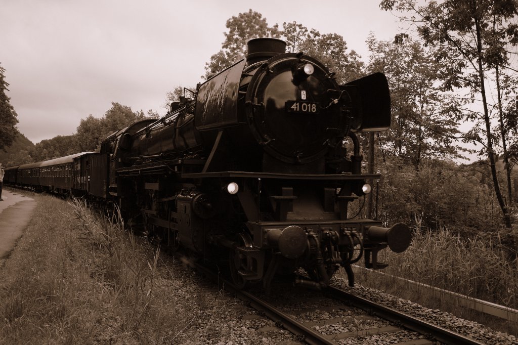 Am 10.07.2011 machte die 41 018 Sonderfahrten auf der Strecke der BOB rund um den Schliersee. 