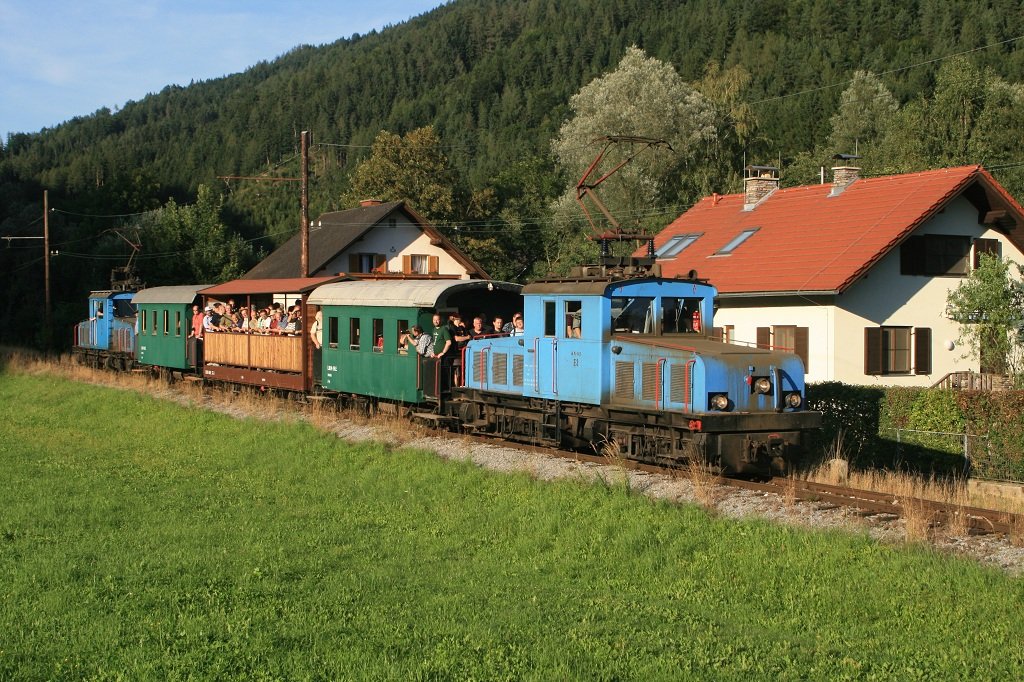 Am 10.08.2008 fuhr ein Sonderzug als Wendezug durchs Breitenauertal. An den Zugenden waren die beiden Loks E3 und E4 gereiht,zu sehen ist das Gespann nahe Mauttstatt. 