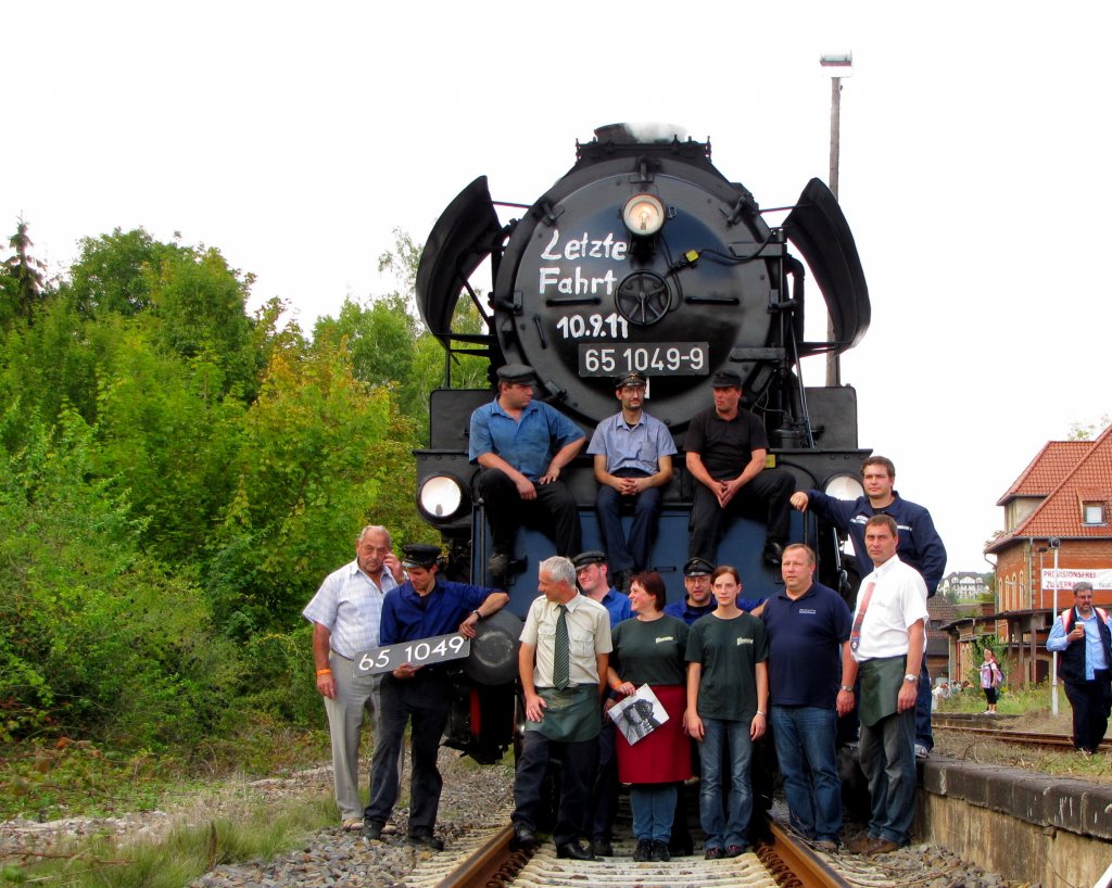 Am 10.09.2011 fand die Abschiedsfahrt der 65 1049 vom SEM Chemnitz auf der Unstrutbahn zum Winzerfest in Freyburg statt. Vor der Rckfahrt mit dem DPE 23888 nach Chemnitz Hbf, wurde die Lok im Bf Freyburg gebhrend verabschiedet.