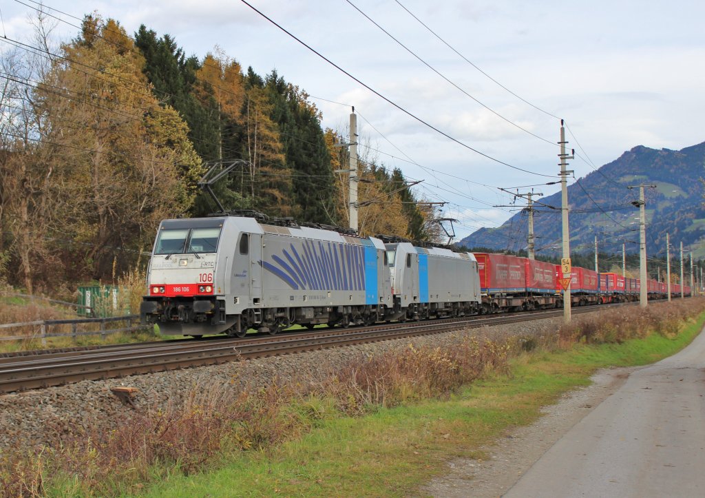 Am 10.11.2012 war 186 106 mit einer Schwesterlok bei Terfens-Weer auf dem Weg zum Brenner.