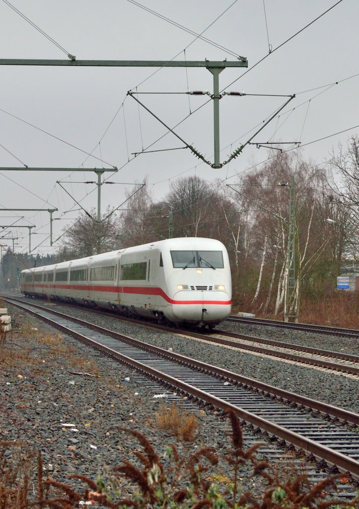Am 10.3.2013 kommt der ICE Saarbrcken Steuerwagenvoraus durch Korschenbroich gefahren....und wie jeden Sonntag ist er von Mnchengladbach nach Berlin Ostbahnhof unterwegs.