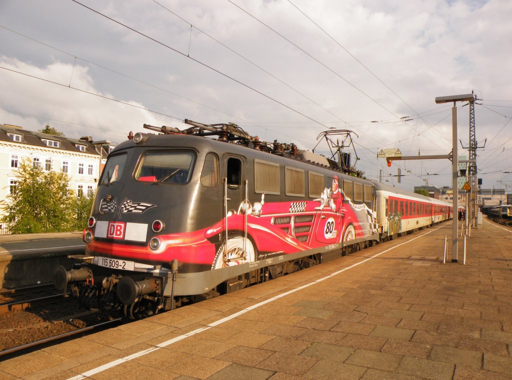 Am 10.Juni 2012 wartet 115 509 mit einem AZ in Hamburg-Altona auf die Abfahrt in den Sden...