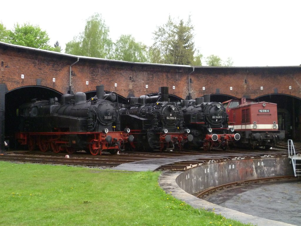 Am 11.05.13 gab es die Schwarzenberger Eisenbahntage, hier die 75 501, 94 2105-8, 86 1049-5 und 112 516-0.