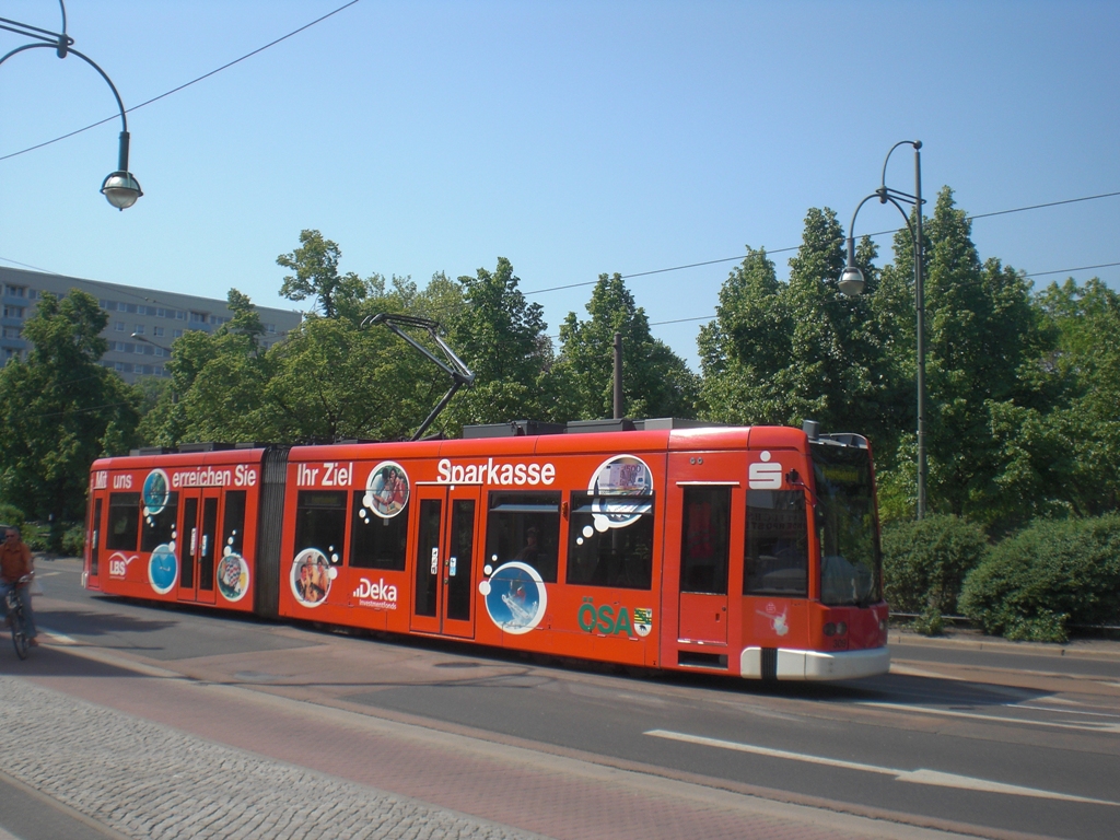 Am 11.05.2011 erreicht NGT 309 nach der Kurvenfahrt die Haltestelle Hauptpost. Ein seltenes Bild im Mai, da der Wagen �u�erst selten auf Linie anzutreffen war.
