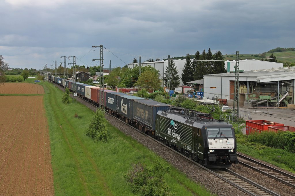 Am 11.05.2013 kam Sonderling ES 64 F4-290 (E189 290) ohne Roten Warnbalken von ERS Railways mit einem KLV durch Auggen vorbei.