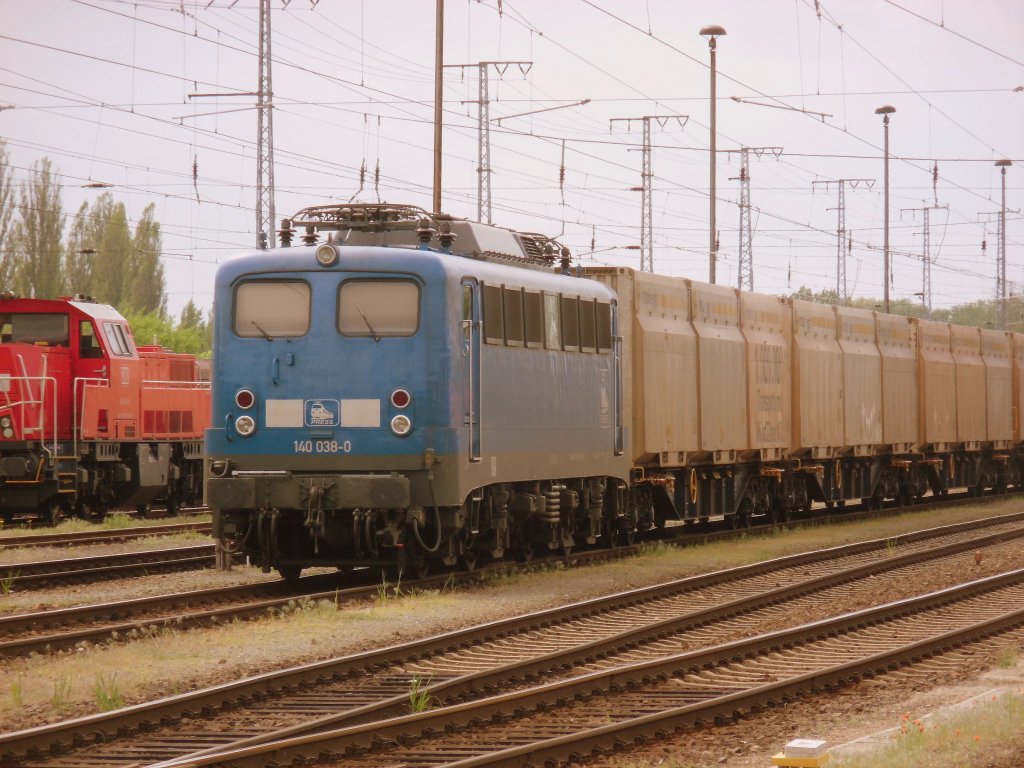 Am 11.05.2013 wurde 140 038 mit einem leeren Hackschnitzelzug in Stendal abgestellt.