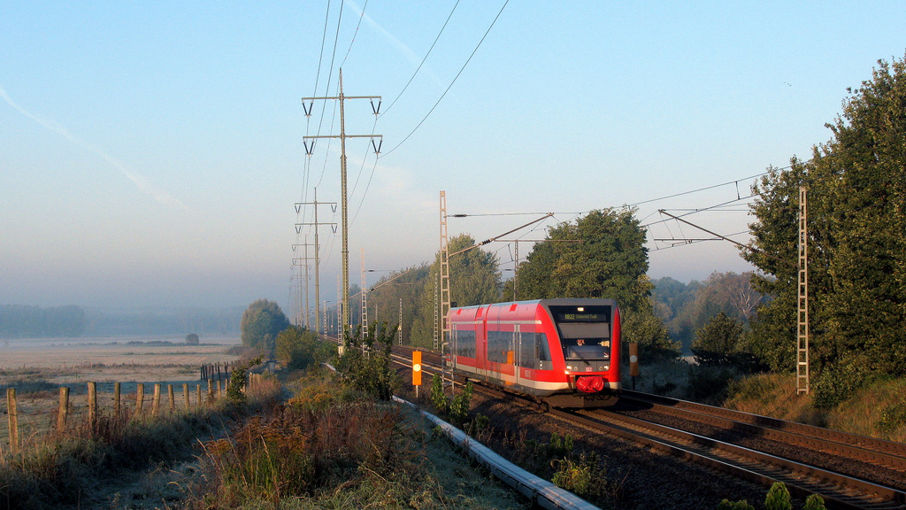 Am 11.10. verschlug es Hannes und mich mit dem schnen Auto nach Diedersdorf, wo uns whrend der feinsten Stunden des Tages diese RB 22 nach Berlin Schnefeld Flughafen vor die Linse fuhr.