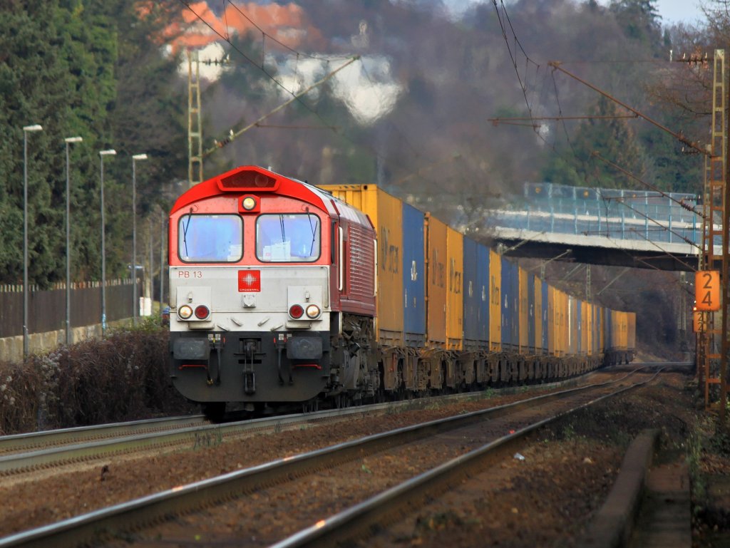 Am 11.12.2011 mht sich PB13  Ilse  von Crossrail mit einem P&O Ferrymasters Containerzug auf der Rampe von Aachen West nach Belgien ab.